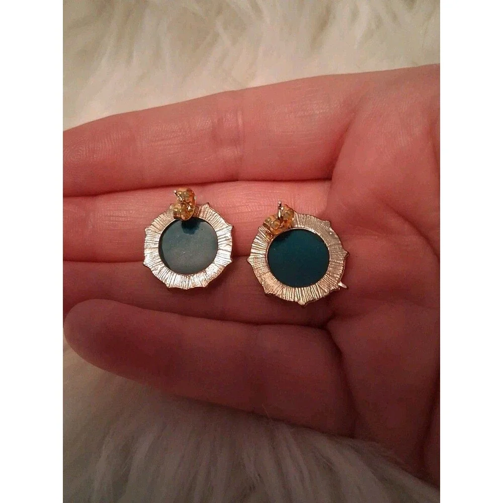 Vibrant Round Peacock Shades Pierced Earrings